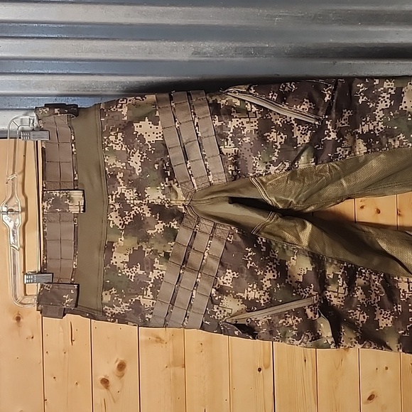 Planet Eclipse Paintball Men's Jersey and Pants Size small/Large Camo NWOT - Picture 11 of 12